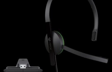 Microsoft explica por qué no se incluyen 'headsets' con Xbox One