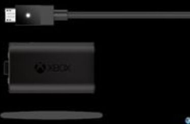 El kit de carga y juega y el headset oficial de Xbox One se muestran en imágenes