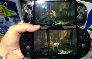 Nueva PS Vita frente al modelo anterior.