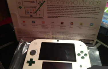 Nintendo 2DS Luigi Edition.